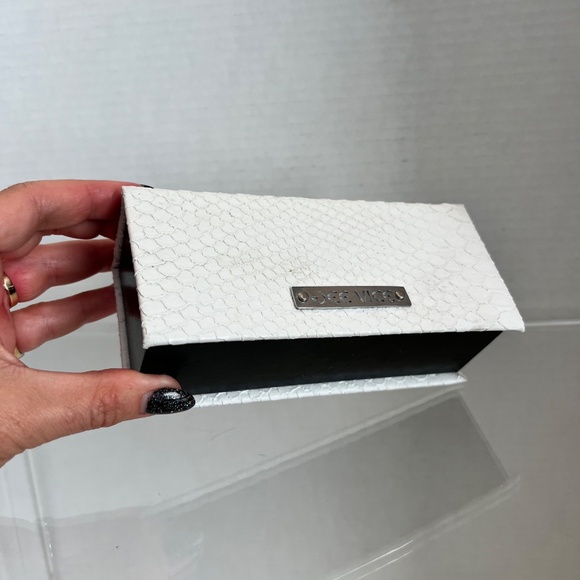 Jee Vice white snake skin texture hard-shell Lined Eyeglass case (CASE ONLY) - Picture 2 of 4